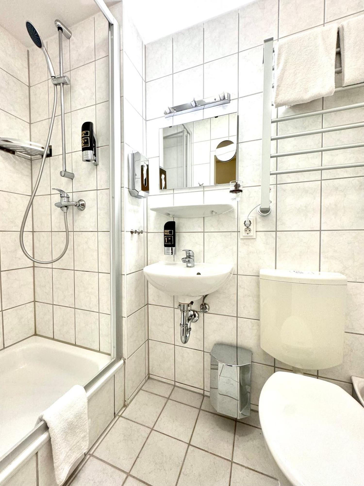 Hotel-Pension Michele Берлин Экстерьер фото
