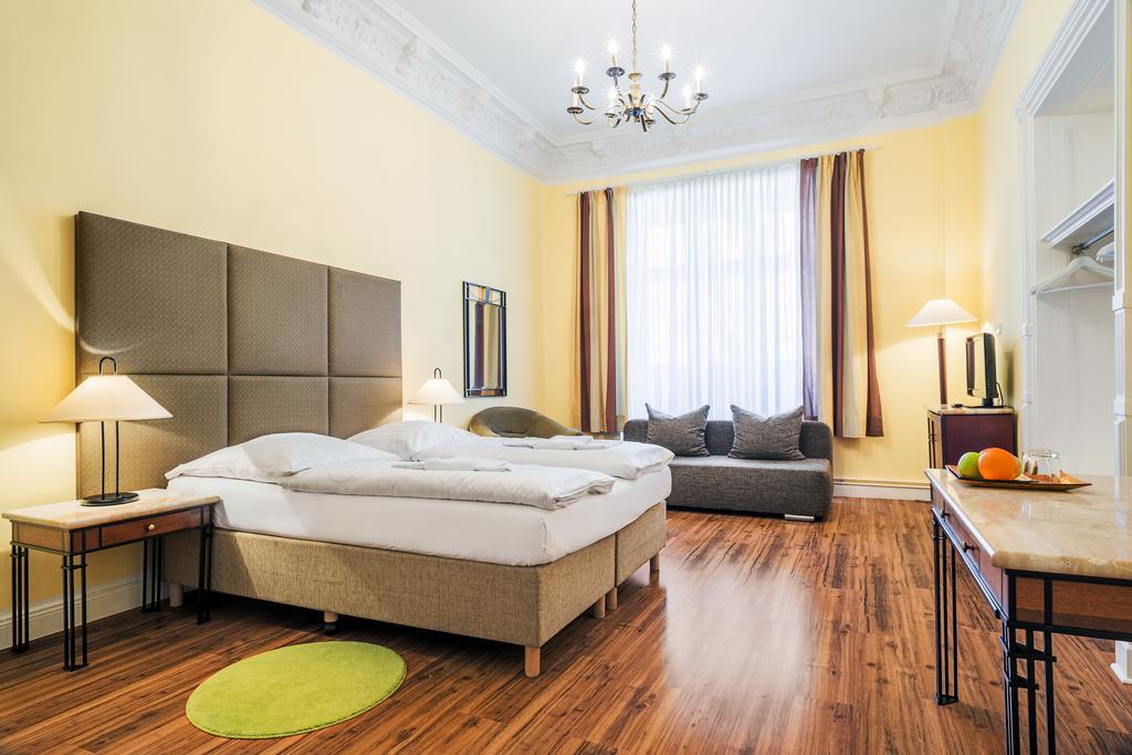 Hotel-Pension Michele Берлин Экстерьер фото