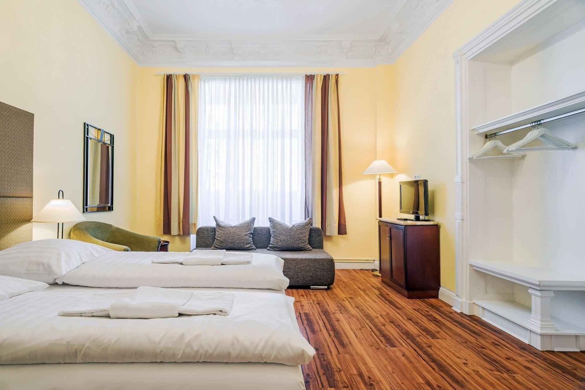 Hotel-Pension Michele Берлин Экстерьер фото