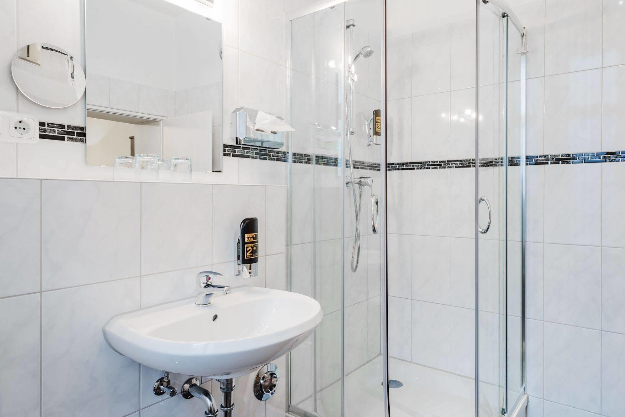 Hotel-Pension Michele Берлин Экстерьер фото