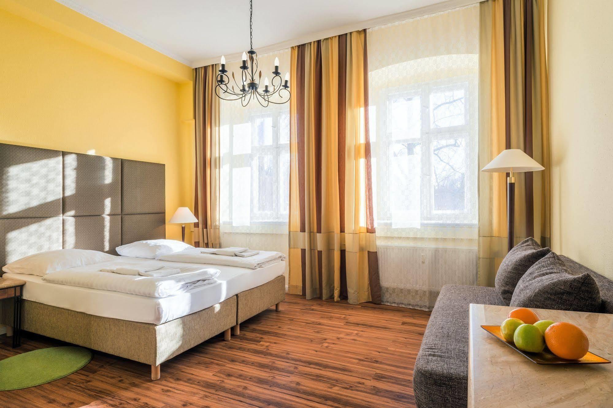 Hotel-Pension Michele Берлин Экстерьер фото
