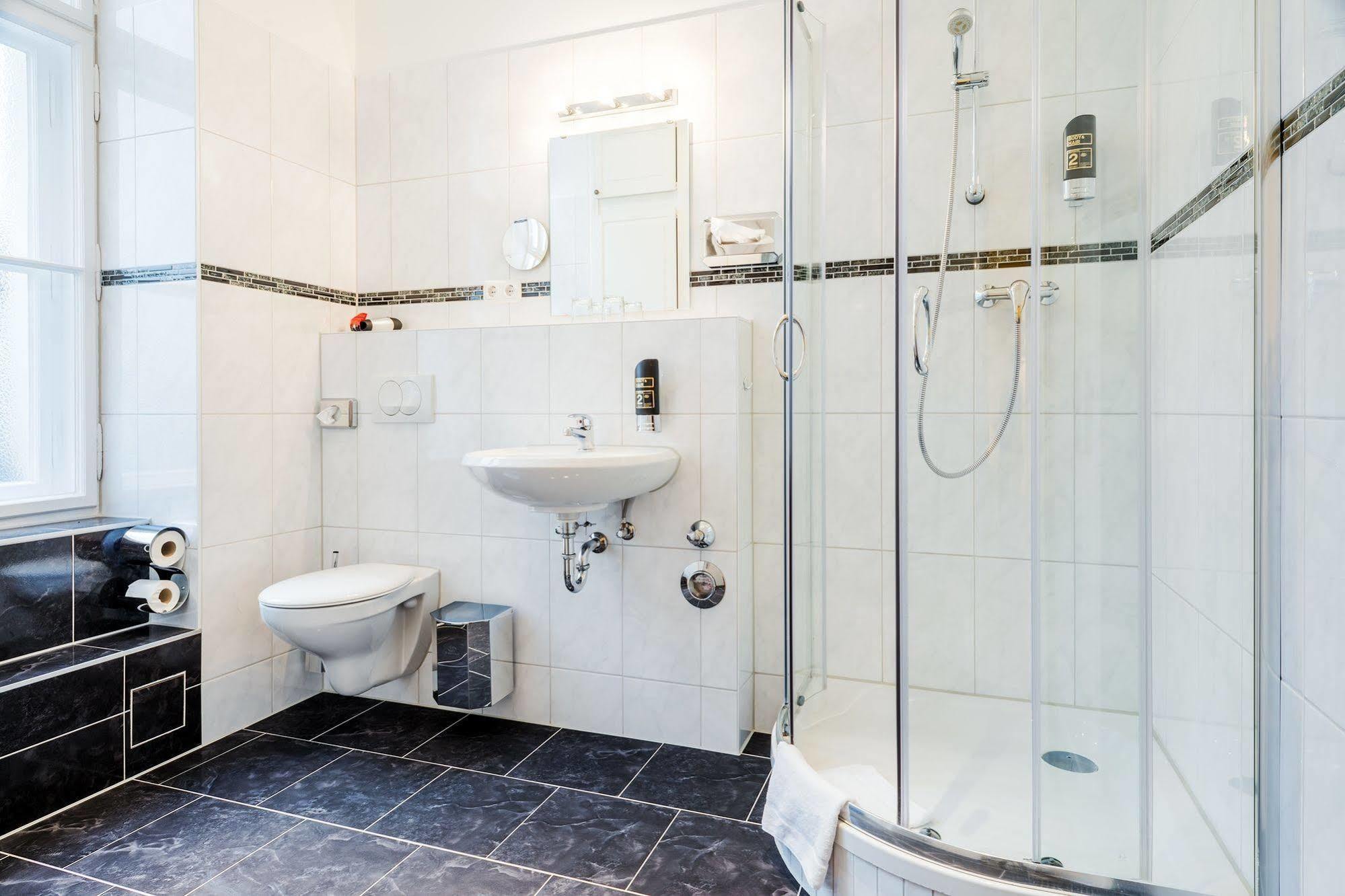 Hotel-Pension Michele Берлин Экстерьер фото