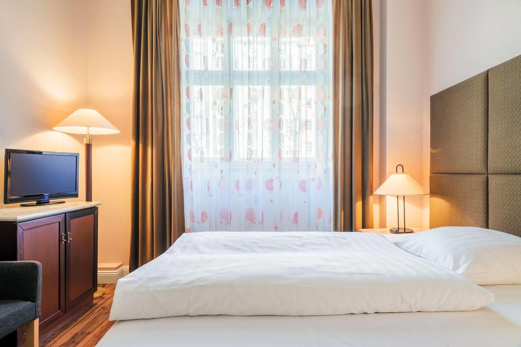 Hotel-Pension Michele Берлин Экстерьер фото