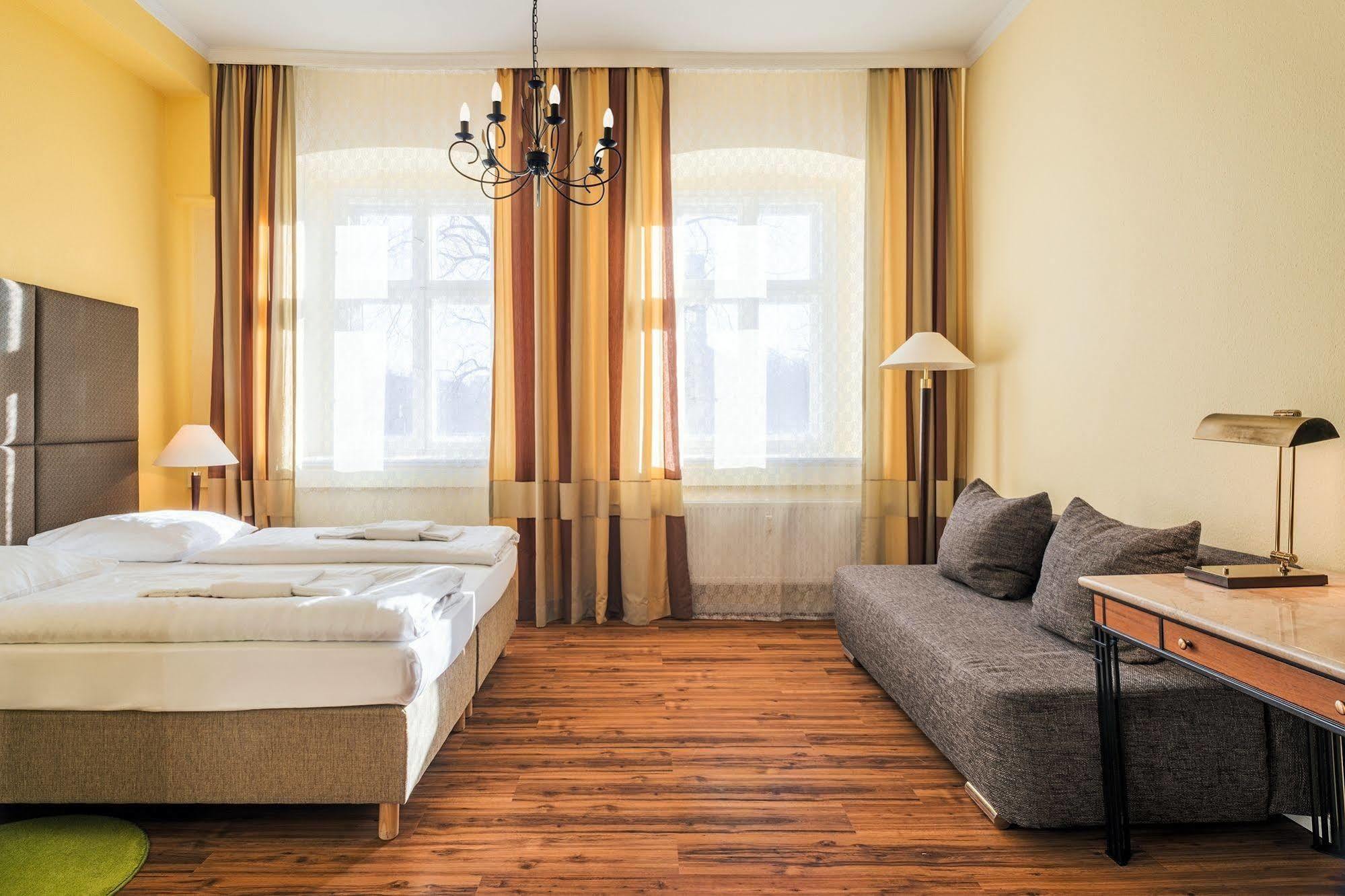 Hotel-Pension Michele Берлин Экстерьер фото